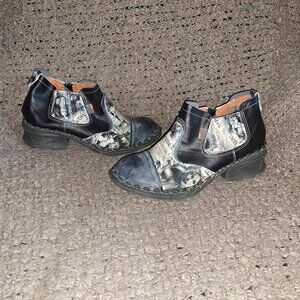 TMA EYES-Germany-Denim Newsprint Leather-Side Zip-Booties-Sz 8.5-Excellent